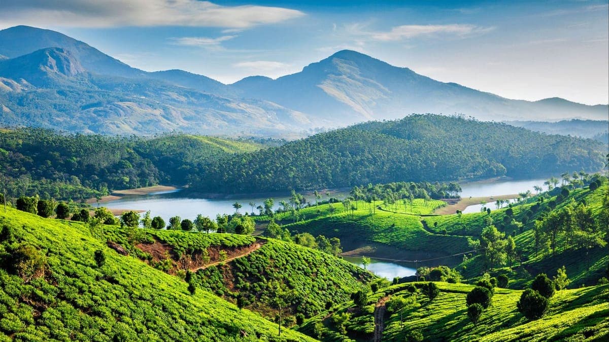 Pondicherry to Munnar Taxi