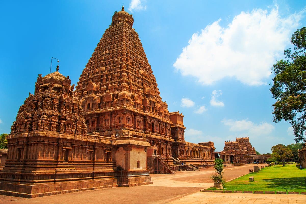 Pondicherry to Thanjavur Taxi