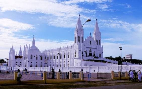Pondicherry to Velankanni Taxi